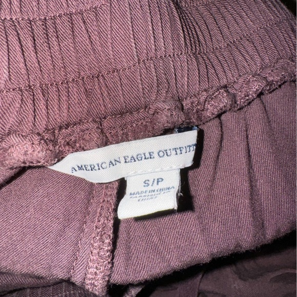 Burgundy American Eagle capri jogger - Picture 3 of 4